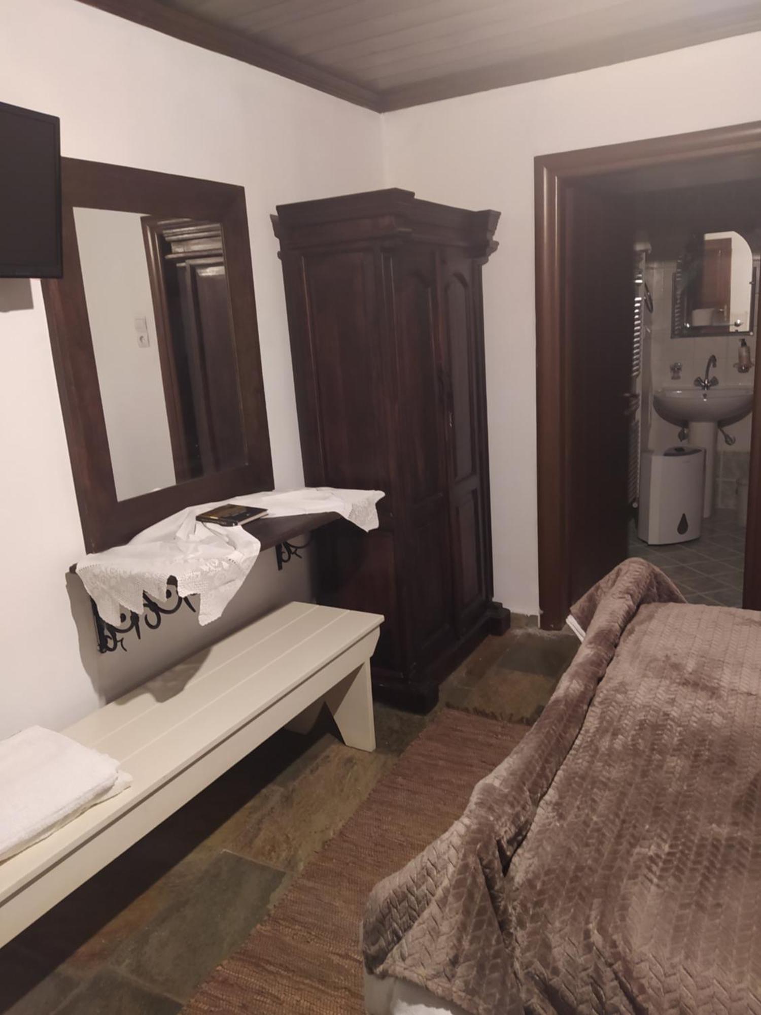 Guesthouse Petrino Pezoúla Екстериор снимка