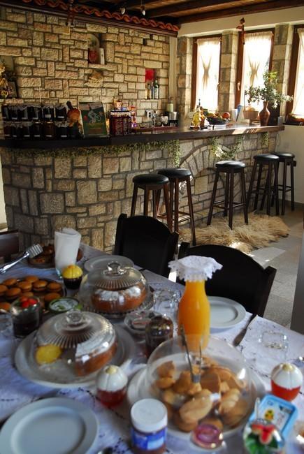 Guesthouse Petrino Pezoúla Екстериор снимка