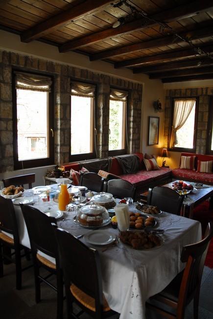 Guesthouse Petrino Pezoúla Екстериор снимка